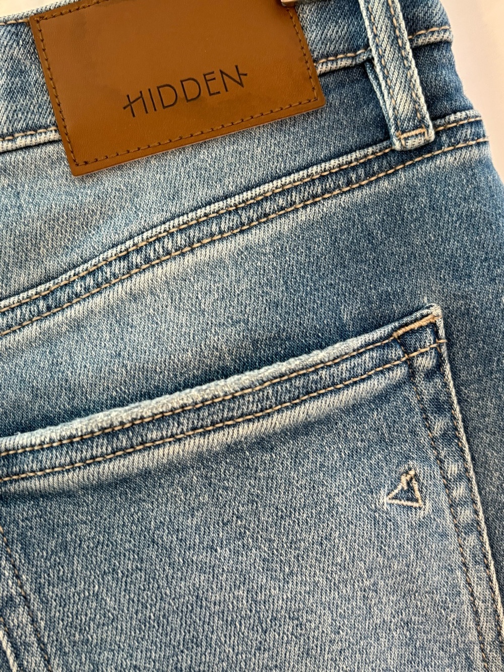 HIDDEN Jeans Peyton Stretch Denim Midi Skirt Medium Wash Raw Hem Size Medium - Picture 6 of 9